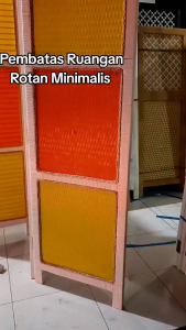 Partisi Sketsel Pembatas Ruangan Rotan Sintetis Sekat Ruangan Minimalis Murah