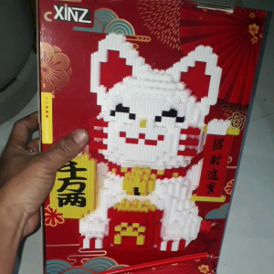 Lắp ráp mô hình Chú Mèo Tài Lộc có gần 3000 chi tiết bằng nhựa rất đẹp