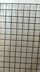 ( 1m x 1m ) Tấm lưới sắt ô vuông ( 3cm5cm) hai màu trắng đen dùng để treo phụ kiện  Decor trang trí...