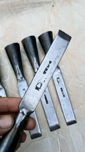 Pahat Ukir Kayu Bahan Baja Ukuran 2 Cm