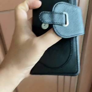 Dompet Lipat Vangene: Desain Minimalis & Berkualitas Tinggi