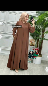 Abaya Maxi Elegan dengan Resleting Soliter Gaya Kecepatan Motif Polos