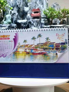 Lịch để bàn 2027 Đinh Mùi chủ đề điểm tô sắc Việt có ngày âm dương tặng 5 bao lì xì