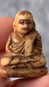 หลวงพ่อเงิน กรุวังหน้า เนื้อVาแกะ พระเครื่อง บารมีพ่อเงิน