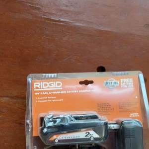 Ridgid 18V Lithium-Ion 2.0 Ah Battery Starter Kit