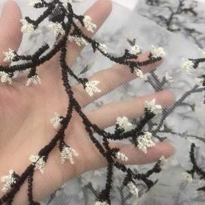 Vải voan lưới thêu hoa trắng đen nền xám co giãn nhẹ đẹp xinh (khổ 1m6)may đầm váyáo kiểu thiết kế thời trang