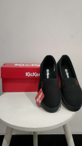 sepatu hitam KCR.07 slip on sol karet anti slip