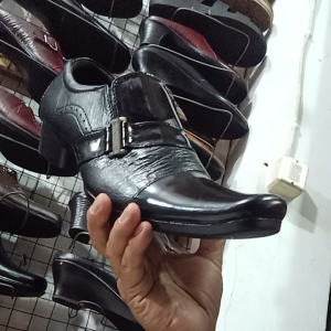 sepatu pria full kulit model simple dan tredy
