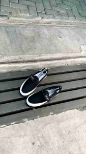 Sepatu Appearstm - Slip On - Hook and Loop