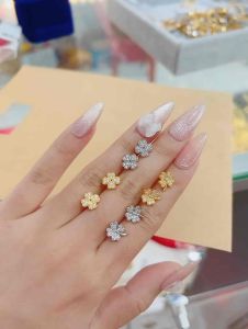 Bông tai 4 lá mini dễ thương trang sức sỉ Kami