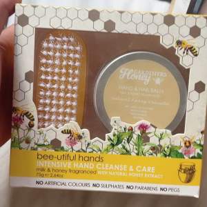 Honey Bee-utiful Hands Intensive Hand Care from 🇦🇺 WITH FREE LOOFAH WORTH 100PHP!!! - LAST STOCK!