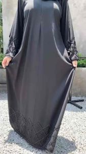 Abaya Wajik Payet: Desain Elegan Abaya untuk Wanita