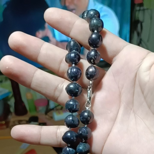 Necklace Black and white Pearls w/Knotted Fresh Water Pearls size 11mm18 inches long.