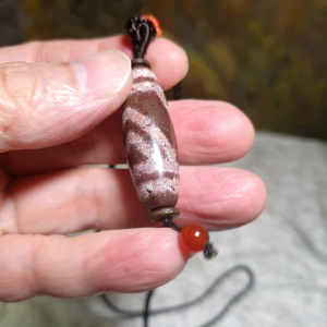 Rare 37.7mm aged Tibetan Xang Xung (Zhang Zhung) Feng Shui 4 Mountains Dzi with a lot of tiny red spots (with certificate) 罕见37.7毫米西藏老矿象雄滿细朱砂四靠山风水天珠(带证书)