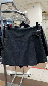 Rok & Celana Pendek Wanita Import: Pilihan Modis dan Nyaman