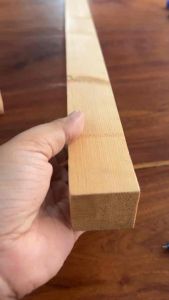 ไม้สนใหม่ ไม้สนนอก ขนาด กว้าง 3.5 เซน หนา 3.5 เซน ยาว 120 เซน ราคา 289 บาท ( 1 มัด มี 4 ท่อน)