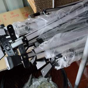 34 ขาตั้งกระเป๋าตกปลา DiawA (หมอนซีสีด้านบน) ทั้งกระเป๋าหนังและแข็ง ราคา 2,490 เป็นต้น