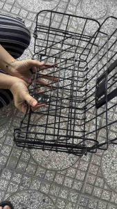 Rổ (Giỏ) xe đạp lắp ghi đông chất thép dầy cứng. Rổ có thể gấp gọn rổ lớn có thể lắp sau baga thồ hàng tải trọng 30kg.