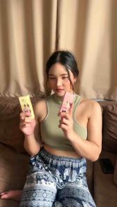 น้ำหอม นาคิณี (สีชมพู่)กลิ่นติดทนนาน 8 ซม.