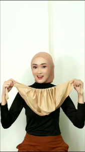 Ciput Anti Budeg Inner Hijab Slip In Lubang\\n\\n Apa itu Desain Nyaman?\\n\\nDesain nyaman merupakan elemen penting dalam penggunaan hijab, terutama bagi wanita yang mengenakan hijab setiap hari. Desain nyaman membuat pengguna merasa nyaman dan percaya diri saat mengenakan hijab.\\n\\n Mengapa Desain Nyaman Penting untuk Hijab?\\n\\nDesain nyaman sangat penting karena dapat meningkatkan kenyamanan pengguna saat mengenakan hijab. Hal ini dapat membantu pengguna merasa lebih percaya diri dan fokus pada aktivitas mereka, tanpa harus khawatir tentang penampilan atau kenyamanan.\\n\\n Manfaat Desain Nyaman dalam Penggunaan Hijab\\n\\nDesain nyaman dalam penggunaan hijab memiliki beberapa manfaat, antara lain:\\n\\n- Meningkatkan kenyamanan pengguna saat mengenakan hijab\\n- Membantu pengguna merasa lebih percaya diri\\n- Memudahkan pengguna dalam memadukan hijab dengan pakaian lainnya\\n\\n Memahami Ciput Anti Budeg Inner Hijab\\n\\nCiput anti budeg inner hijab adalah aksesori hijab yang dirancang untuk meningkatkan kenyamanan pengguna saat mengenakan hijab. Aksesori ini biasanya digunakan sebagai lapisan dalam hijab untuk mencegah budeg atau kerutan pada hijab.\\n\\n Fitur Ciput Anti Budeg Inner Hijab\\n\\nBeberapa fitur utama dari ciput anti budeg inner hijab meliputi:\\n\\n- Desain slip-in lubang yang memudahkan pengguna untuk memasukkan ciput ke dalam hijab\\n- Bahan lembut yang nyaman dikenakan\\n- Desain yang sesuai dengan berbagai jenis hijab\\n\\n Cara Menggunakan Ciput Anti Budeg Inner Hijab\\n\\nBerikut adalah langkah-langkah untuk menggunakan ciput anti budeg inner hijab:\\n\\n1. Pastikan hijab Anda sudah terpasang dengan benar.\\n2. Masukkan ciput ke dalam hijab melalui lubang slip-in.\\n3. Pastikan ciput terpasang dengan rapi dan tidak ada kerutan atau budeg pada hijab.\\n\\n Aksesoris Hijab yang Cocok dengan Ciput Anti Budeg Inner Hijab\\n\\nAda beberapa aksesoris hijab yang cocok digunakan bersama ciput anti budeg inner hijab, antara lain:\\n\\n- Jilbab pashmina\\n- Jilbab segi empat\\n- Jilbab syar'i\\n\\n Rekomendasi Aksesoris Hijab\\n\\nBeberapa rekomendasi aksesoris hijab yang cocok digunakan bersama ciput anti budeg inner hijab meliputi:\\n\\n- Brooch\\n- Headband\\n- Hairpin\\n\\n Cara Mengombinasikan Aksesoris Hijab dengan Ciput Anti Budeg Inner Hijab\\n\\nBerikut adalah beberapa tips untuk mengombinasikan aksesoris hijab dengan ciput anti budeg inner hijab:\\n\\n- Pilih aksesoris yang sesuai dengan warna dan pola hijab Anda.\\n- Gunakan aksesoris yang tidak terlalu besar agar tidak mengganggu penampilan.\\n- Perhatikan proporsi antara aksesoris dan hijab Anda.\\n\\n Bahan Lembut untuk Ciput Anti Budeg Inner Hijab\\n\\nBahan lembut adalah pilihan yang tepat untuk ciput anti budeg inner hijab karena dapat meningkatkan kenyamanan pengguna saat mengenakan hijab.\\n\\n Jenis Bahan Lembut yang Cocok untuk Ciput Anti Budeg Inner Hijab\\n\\nBeberapa jenis bahan lembut yang cocok untuk ciput anti budeg inner hijab meliputi:\\n\\n- Katun\\n- Sutra\\n- Rayon\\n\\n Cara Merawat Ciput Anti Budeg Inner Hijab dengan Bahan Lembut\\n\\nBerikut adalah beberapa tips untuk merawat ciput anti budeg inner hijab dengan bahan lembut:\\n\\n- Jemur di tempat teduh dan hindari sinar matahari langsung.\\n- Cuci dengan air dingin dan jemur dengan posisi balik.\\n- Hindari penggunaan pemutih atau pewarna.\\n\\nDengan memahami desain nyaman, fitur, cara penggunaan, aksesoris yang cocok, dan bahan lembut untuk ciput anti budeg inner hijab, pengguna dapat memilih dan menggunakan aksesori ini dengan lebih baik. Semoga informasi ini dapat membantu Anda dalam memilih dan menggunakan ciput anti budeg inner hijab dengan benar.\n}