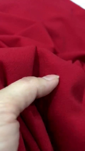 vải thun cát nhật màu đỏ _( khổ 1m55) co dãn dày vừa may đầm váy áo quần