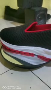 Sepatu Wanita Slip On Warna Hitam Merah Termurah
