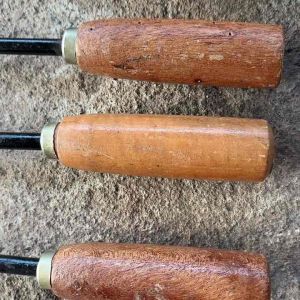 เสียมด้ามไม้ สวย(ขอคืนเงินได้แต่ต้องคืนสินค้าก่อนเสมอ)