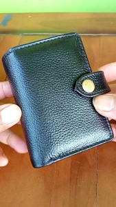 Dompet Kulit Sapi Multifungsi: Solusi Kartu yang Praktis