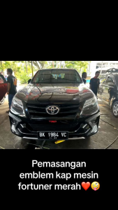 Emblem Kap Mesin FORTUNER Warna MERAH Ukuran Besar Gagah Bahan Tebal Anti Pudar Bukan Stiker Biasa