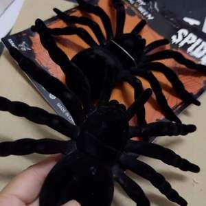 - LOOKING REAL BIG TARANTULA SPIDER TOY / BIG SPIDER SOFT RUBBER TOY (1PCS) / FUNNY TRICK SPIDER TOY