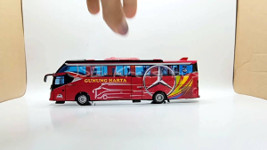 Miniatur bus Gunung Harta body sr2xhd skala 64