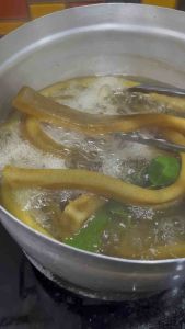 หนังต้มหนังควายต้มพร้อมทานหนังควายหั่นชิ้น