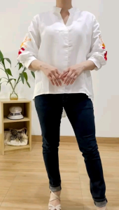 ●ECLAIRE● 063 Blouse Blus Motif Bunga Floral Flower Bordir Embroidered Embroidery Lengan 3per4 Split-neck Korea Kasual Casual Kerja Kantor Semi-formal box