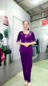 Bộ Trung Niên Thêu Tay Lỡ.Chất thun SoLen Có Độ Co Giản Mặc Rất Thỏa Mái.