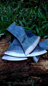 หัวขวานเหล็กแหนบแท้(เหล็กแหนบรถบรรทุก)หนองบัว.ทรงไวกลิ้งกลาง คมกว้าง (3.5นิ้ว) 9.5-10 ซม..สูง 13ซม.น้ำหนัก 520 - 580 กรัม