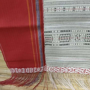 Ulos ragi hidup tenun Tarutung pakaian adat Batak toba