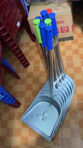 Ky hốt rác inox cán dài 70cm