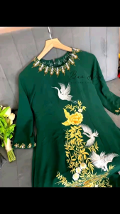 Áo dài mẹ làm sui thêu hạc trắng