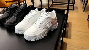 Sepatu Sneaker & Boots Semata Kaki Wanita Premium