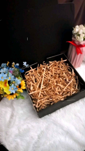 Paket Kado Cewek Ulang Tahun: Tas Selemoang Cantik & Jam Tangan Gold Elegan