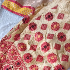 ชุดอินเดียชุดแขกปากี ชุดเข้าเซ็ท 2 ชิ้น L ชุดกุรตาผ้าไหม สีทอง งานปักมือ ชุดปักไหมด้ายแดง