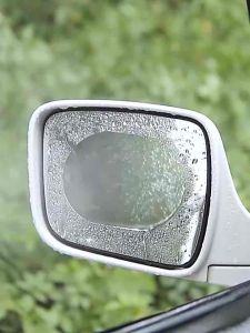 Phim dán chống mờ kính khi mưa cho ô tô xe 4-5 chỗ đổ xuống