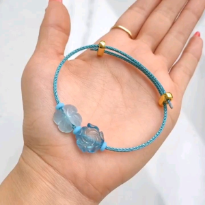 B195 - Vòng cỏ 4 lá hoa mẫu đơnn Aquamarine Thủy & Mộc - Phong Thủy TUDO