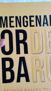 Buku Mengenal Orde Baru - Dhianita Kusuma Pertiwi - EA Books