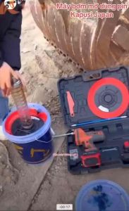 Máy bơm mỡ cầm tay 600cc dùng pin 21V Kapusi Kapusi Japan - Máy Bơm Mỡ Dùng Pin Dùng Cho Mỡ Sâu Và Mỡ Nhồi