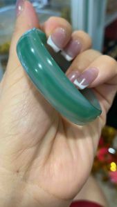 Vòng tay đá mã não có vân đẹp bản hẹ đeo phong thuỷ