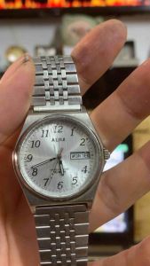 Đồng hồ nam hiệu ALBA QUARTZ CỦA NHÀ SEIKO size 36mm kính xước mặt xấumáy đẹp chính hãngdây thép không gỉ và dây dù thể thao