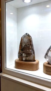 Crystal decorations phantom