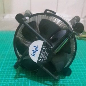 KIPAS PLUS HEATSINK FAN INTEL DC12V 0.42A UKURAN 9×9CM COCOK BUAT PENDINGIN ATAU EXPERIMEN LAIN NYA