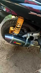 Knalpot Racing Akrapovic All Motor Matic Nmax Vario Pcx Beat Aerox DLL Suara Adem Dan Tidak Membuat Bising Membuat Motor Lebih Bertenaga Dan yang Pasti Membuat Motor Lebih Terlihat Gagah